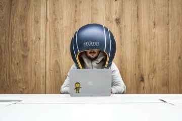 Helmfon, o capacete-bolha que te ajuda a manter o foco