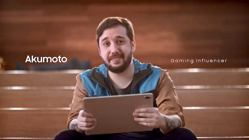 Samsung convoca gamer Akumoto para desafio LOL entre pais e filhos