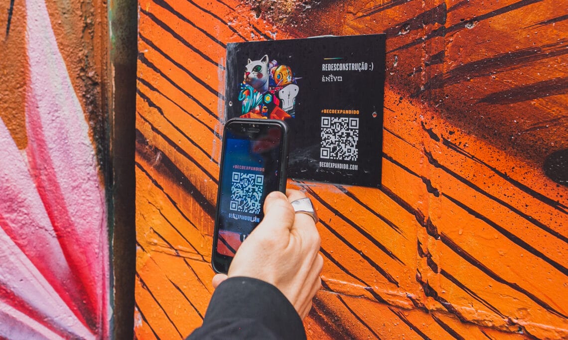 Grafites do Beco do Batman (SP) ganham vida com app de realidade aumentada